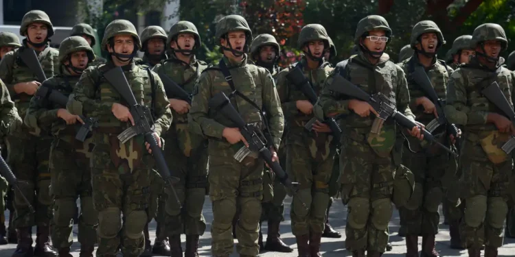 Brasil confirma doação de veículos militares a país que já entrou em guerra