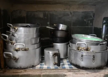 Pouca gente sabe a verdadeira função do furinho no cabo das panelas