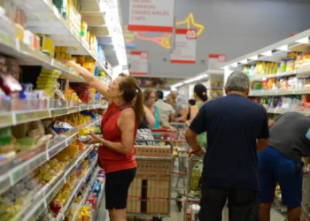 Adeus, caixas de supermercado: Nova tecnologia promete agilizar as compras e eliminar filas
