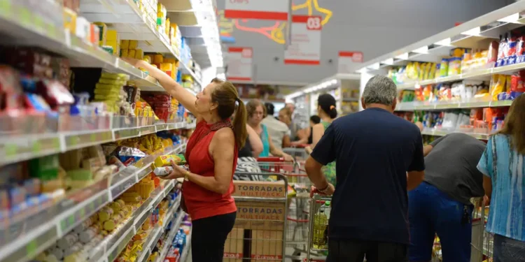 Adeus, caixas de supermercado: Nova tecnologia promete agilizar as compras e eliminar filas