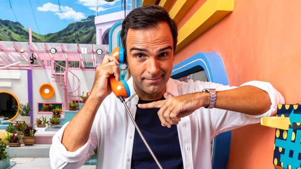 Enquanto Tiago Leifert recebia R$ 450 mil mensais para apresentar o BBB, salário de Tadeu Schmidt surpreende