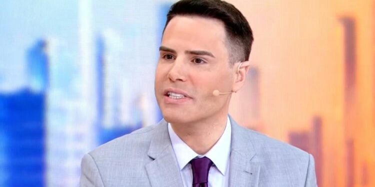 Ficamos de queixo caído com o salário de Luiz Bacci no SBT