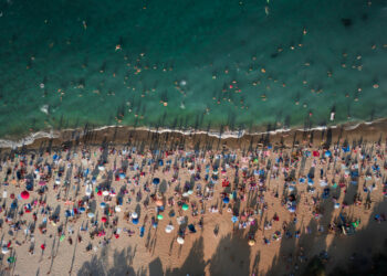 Uma das praias mais famosas do Brasil vai cobrar até R$ 145,80 de turistas neste verão