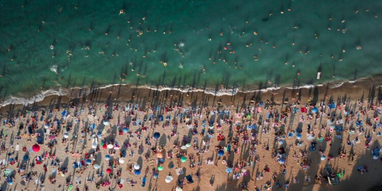 Uma das praias mais famosas do Brasil vai cobrar até R$ 145,80 de turistas neste verão