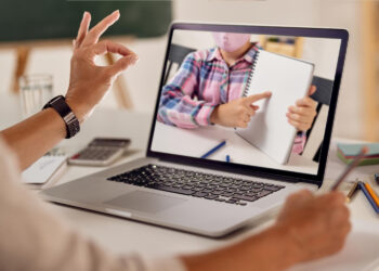 Estado não perde mais tempo e amplia aulas online revolucionando a educação pública nos Estados Unidos