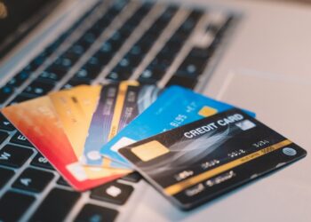 Aprovada redução no teto de juros para dívida do cartão de crédito