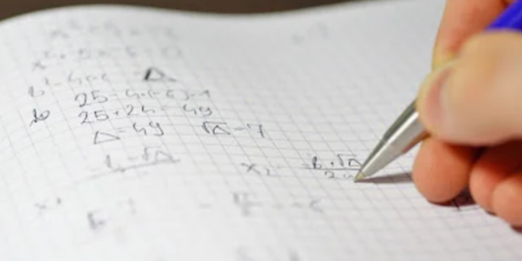 Por que a fórmula de Bhaskara continua sendo ensinada na escola?