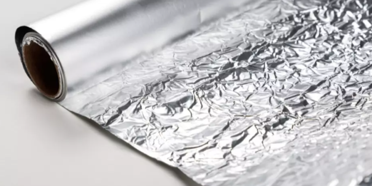 Colar papel-alumínio nas paredes por alguns dias: para que serve e por que arquitetos recomendam