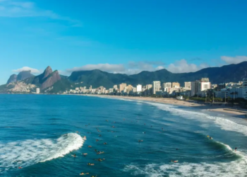 Praia muito visitada no Brasil terá cobrança de R$ 48 dos turistas na hora de ir embora