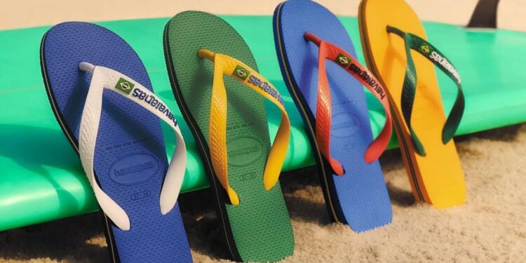 Havaianas surpreende ao lançar modelo “de grama” que lembra os campos de futebol