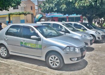 O que significa a placa vermelha dos carros que estão rodando pelo Brasil?