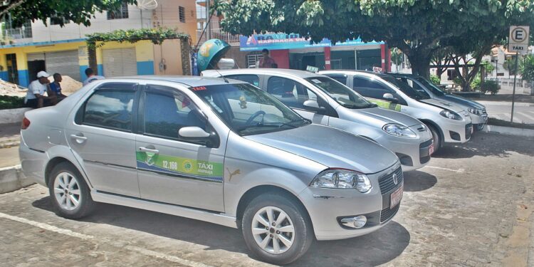 O que significa a placa vermelha dos carros que estão rodando pelo Brasil?