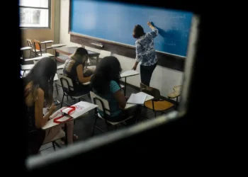 Não haverá aulas na pré-escola, no ensino fundamental e médio em todas as escolas durante fevereiro neste país