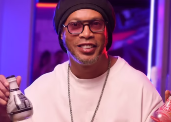Ronaldinho Gaúcho segue surpreendendo e lança bebida com 7% de teor alcoólico