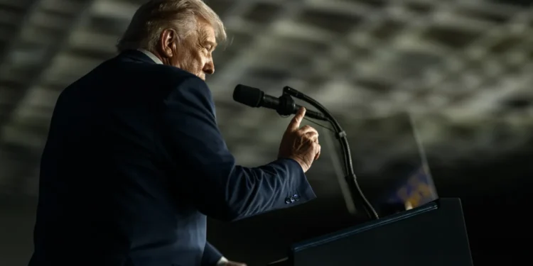 Enquanto Donald Trump tem R$ 39 bilhões, fortuna do seu grande rival é avaliada em R$ 1 trilhão