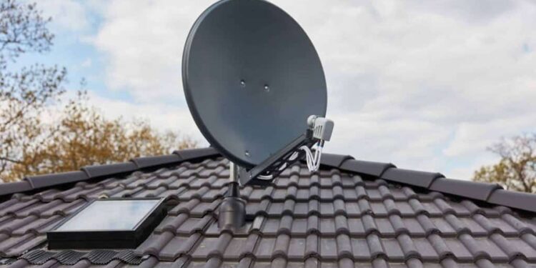 Como brasileiros podem fazer para solicitar antena parabólica gratuita em 2026