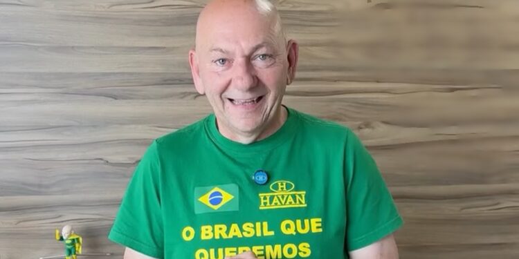 Véio da Havan descobriu forma de fazer propaganda em todo o litoral brasileiro sem gastar quase nada