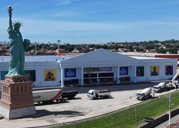 Véio da Havan não espera janeiro terminar e inaugura primeira loja do ano, dessa vez em Goiás