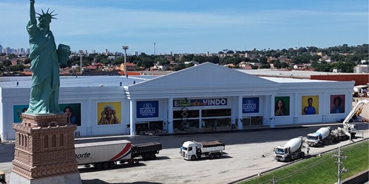Véio da Havan não espera janeiro terminar e inaugura primeira loja do ano, dessa vez em Goiás