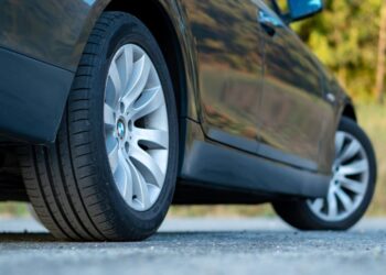 Aviso geral do INMETRO sobre prazo de validade dos pneus de carros e motos