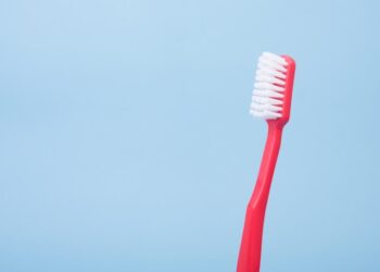 Adeus, escova de dente: nova tecnologia deixa tudo limpo em 20 segundos e pode aposentar o modelo tradicional