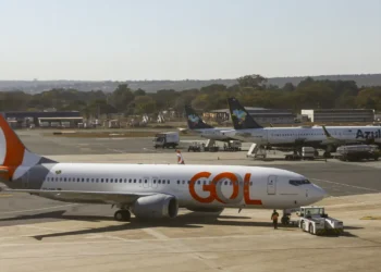 Atividades militares podem interferir em sistemas de navegação e colocar voos comerciais em risco nas Américas, alertam os EUA