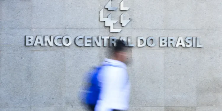 Banco tradicional do Brasil é impedido de fechar agências e deve pagar R$ 54 milhões em indenização