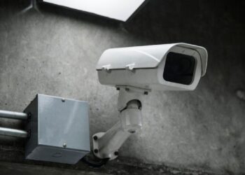 Governador determina instalação de câmeras de segurança em festas para pegar quem tem problemas na Justiça