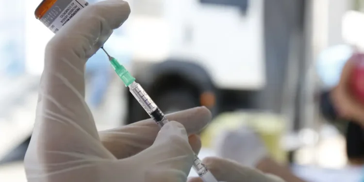 OMS acende alerta para surto de vírus que gera letalidade em 75% dos casos