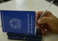 Benefício extra chega para colocar até R$ 1,3 mil na conta de trabalhadoras domésticas em fevereiro