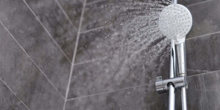 Erro bastante comum é o grande vilão da resistência do chuveiro e da fatura de energia