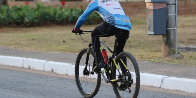 Nova lei vai permitir que ciclistas levem suas bicicletas nos ônibus