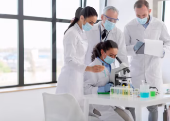 Cientistas anunciam a cura do HIV com técnica inovadora sendo aplicada em pacientes humanos