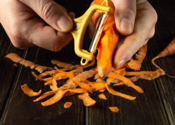 Misturar bicarbonato de sódio com cascas de cenoura: para que serve e por que é recomendado