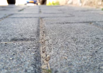 Adeus, concreto maciço: novo material está em alta e deixa calçadas com visual sofisticado