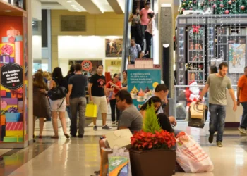 Enquanto Brasil promete acabar com a escala 6×1, país latino-americano pode dar adeus à redução na jornada de trabalho