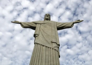 Rio mais fundo do Brasil com 120 metros é 3 vezes mais alto do que o Cristo Redentor