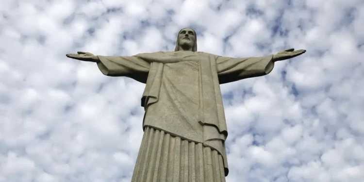 Rio mais fundo do Brasil com 120 metros é 3 vezes mais alto do que o Cristo Redentor