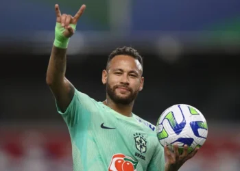 Enorme mansão de Neymar avaliada em R$ 314 milhões tem elevador exclusivo para carros e até praia privada inspirada na Riviera Francesa