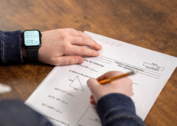 Estudantes que fizeram o Enem 2025 podem usar a nota para estudar na Europa