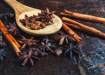 Mistura de cravo com canela: para que serve e por que todo mundo está usando