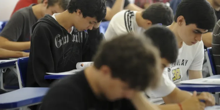 Governo lança novo auxílio de R$ 150,00 para estudantes matriculados na rede pública estadual do RS