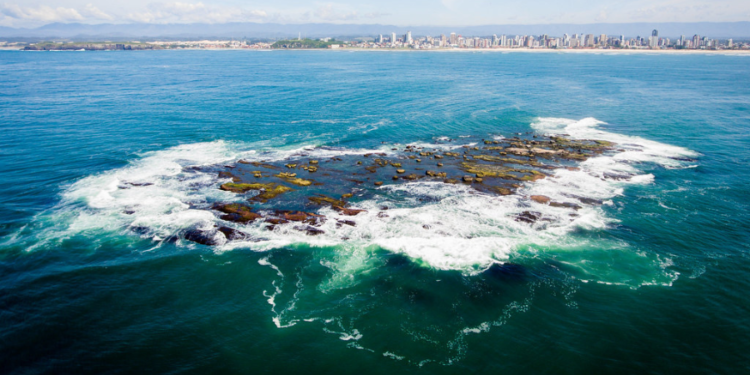 Paraíso com uma das melhores ondas do Brasil pode liberar o surfe após 23 anos de proibição