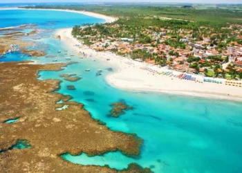 Praia mais acolhedora do mundo fica no Brasil e tenta reconquistar turistas após agressões serem registradas