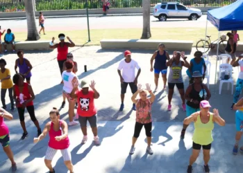 Hábito que parece inofensivo é pior que má alimentação e falta de atividade física para a longevidade
