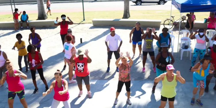 Hábito que parece inofensivo é pior que má alimentação e falta de atividade física para a longevidade