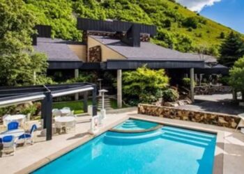 Cantor famoso no Brasil inteiro acumula fortuna de R$ 268 milhões e tem mansão em terreno de 4.000 m² mesmo com pouco tempo de carreira