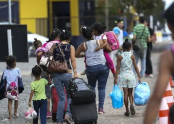 Governo brasileiro libera programa para venezuelanos e custo se aproxima de R$ 2 bilhões