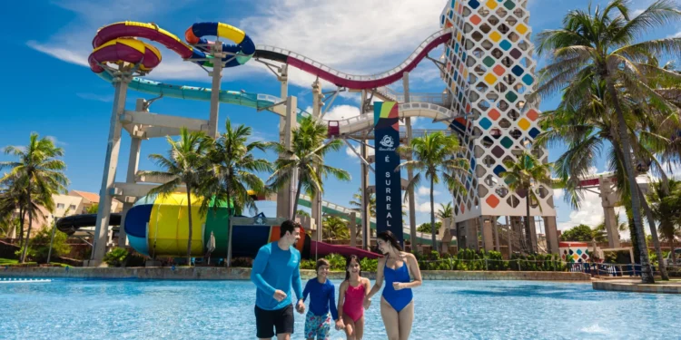 Melhor parque aquático das Américas é também o 2º melhor do mundo e fica no Brasil