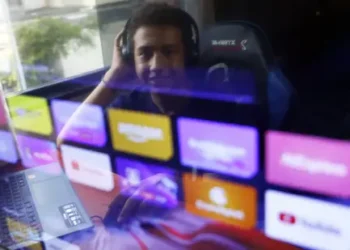 Pessoas que gostam de maratonar séries costumam ter uma característica em comum, indica estudo